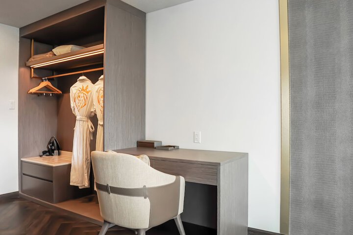 Room 16 of 30