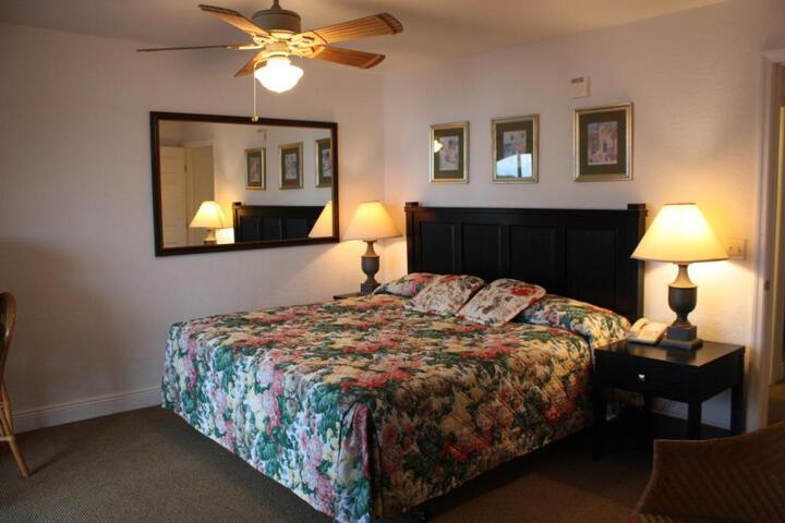 1 King Bed Lake View (2 of 7)