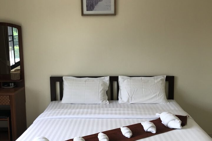 Room 4 of 16
