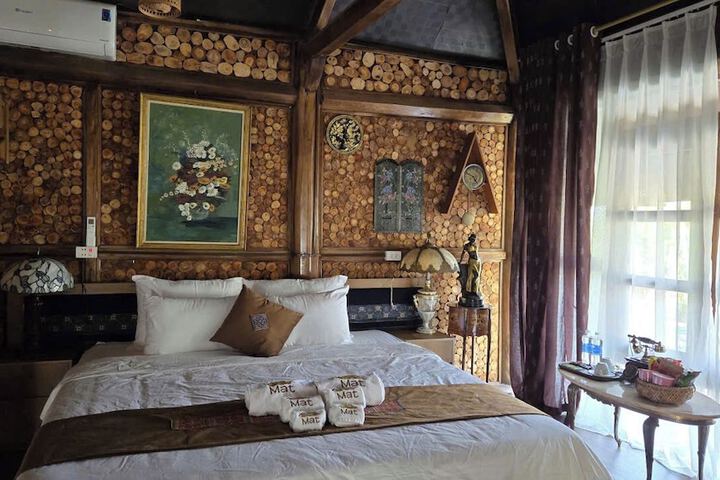 Room 80 of 149