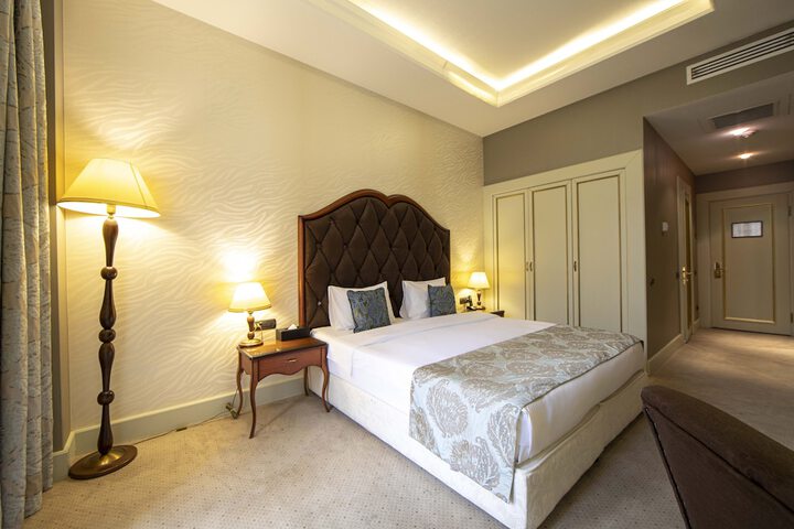 Room 3 of 18