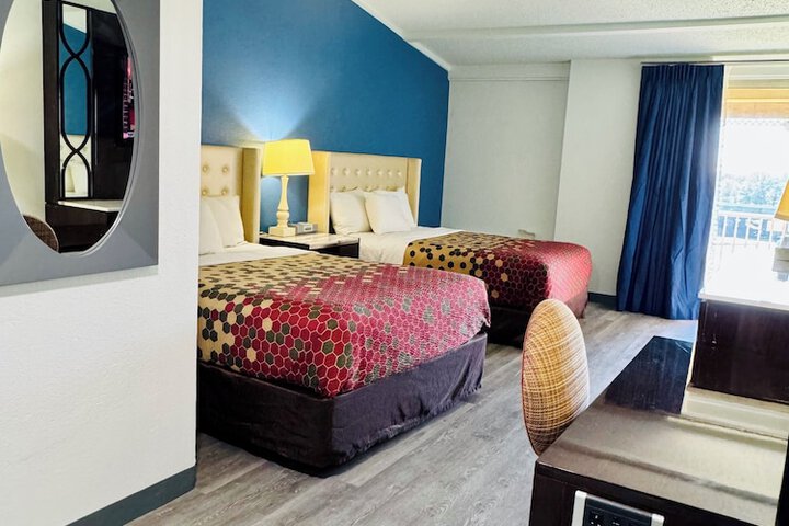 2 Queen Beds (4 of 9)