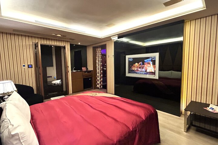 Room 63 of 97