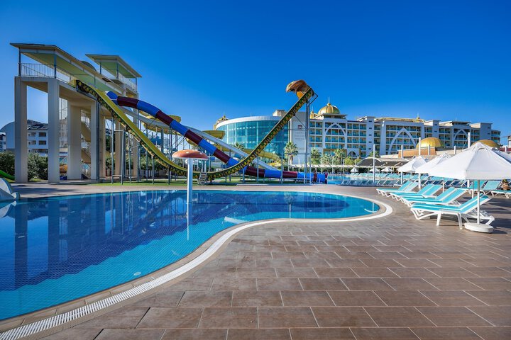 Pool 76 of 176