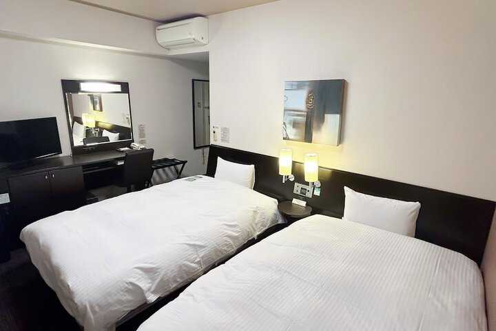 Room 7 of 27