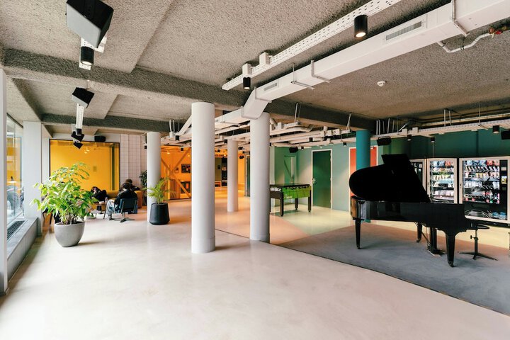 Guest Lobby