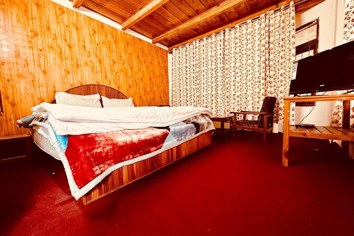 Room 14 of 18