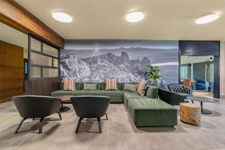 Guest Lobby