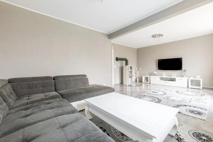 Room 2 of 19