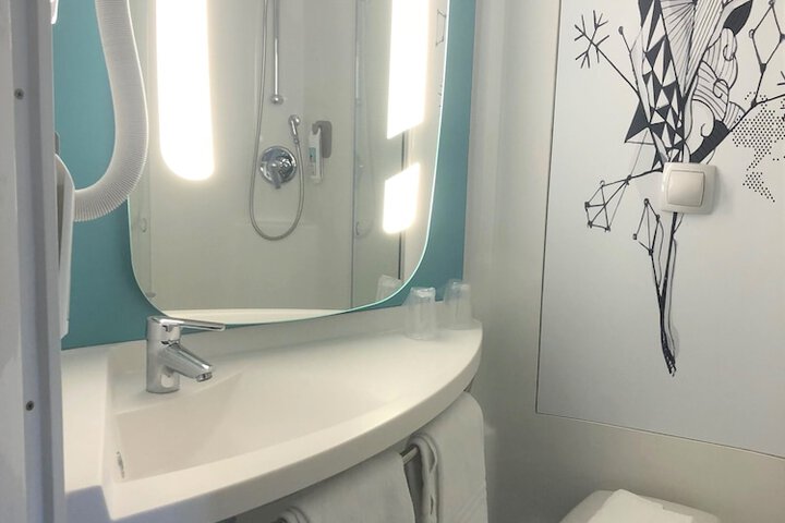 Room 13 of 23