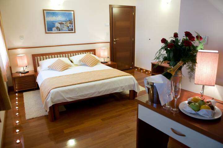 Room 5 of 45