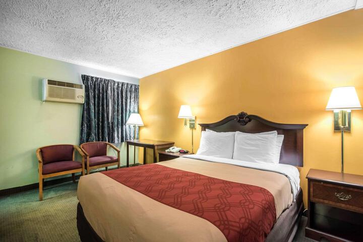 1 King Bed (6 of 10)
