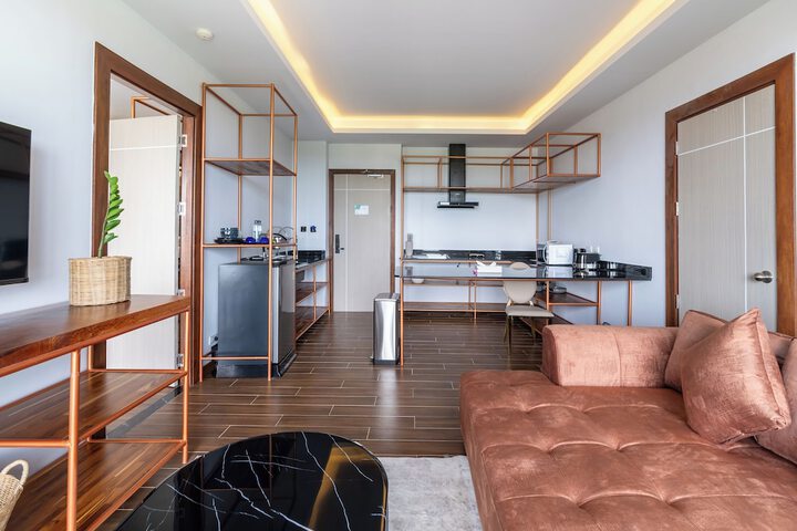 Room 102 of 336
