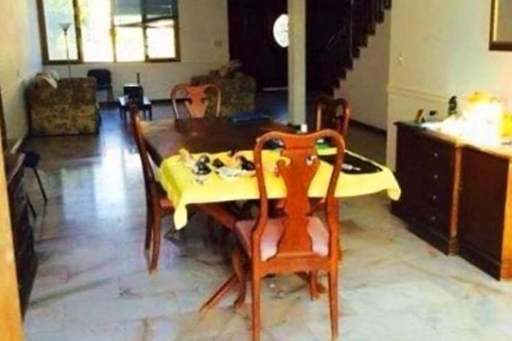 Room 4 of 12