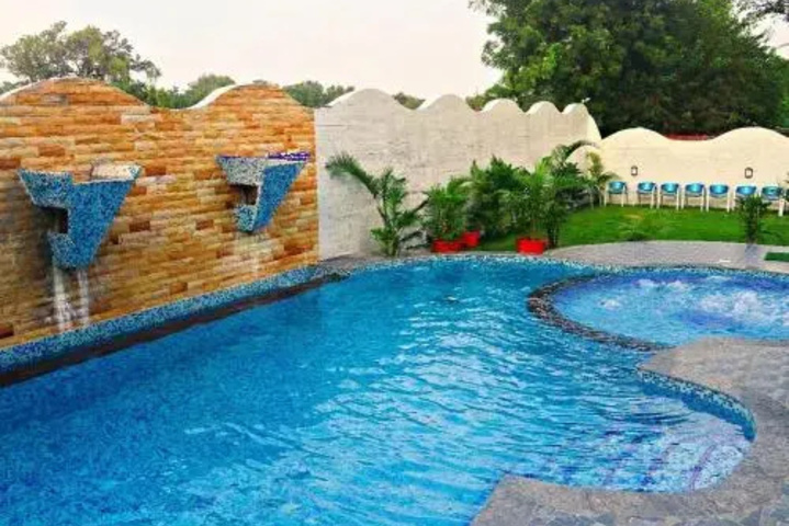 Pool 13 of 21