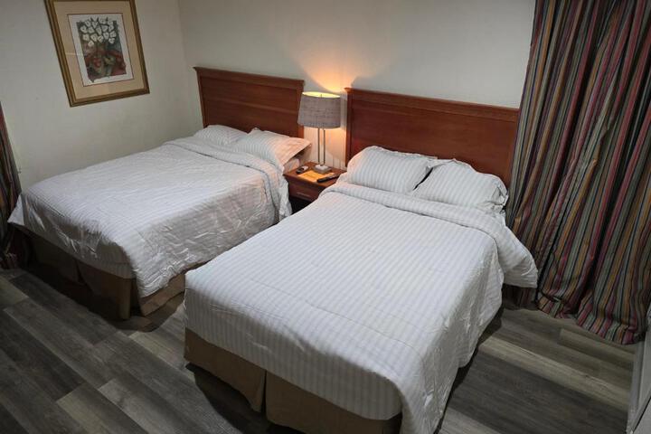 2 Queen Beds (8 of 8)