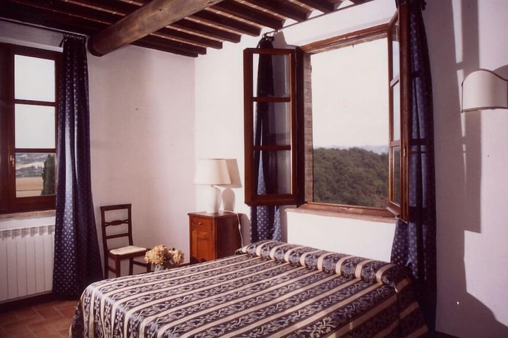 Room 6 of 74