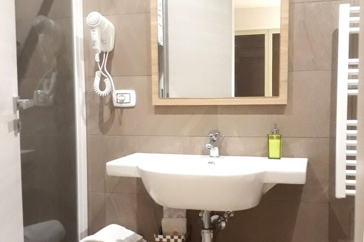 Room 12 of 18