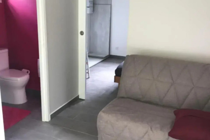 Room 5 of 12