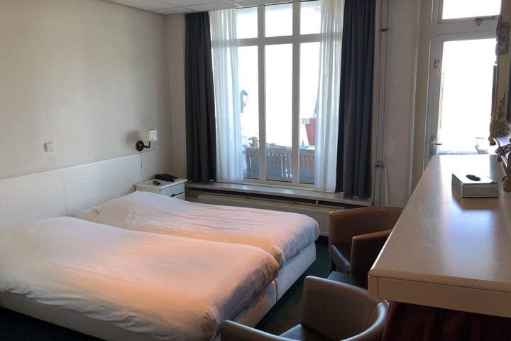 Room 38 of 139