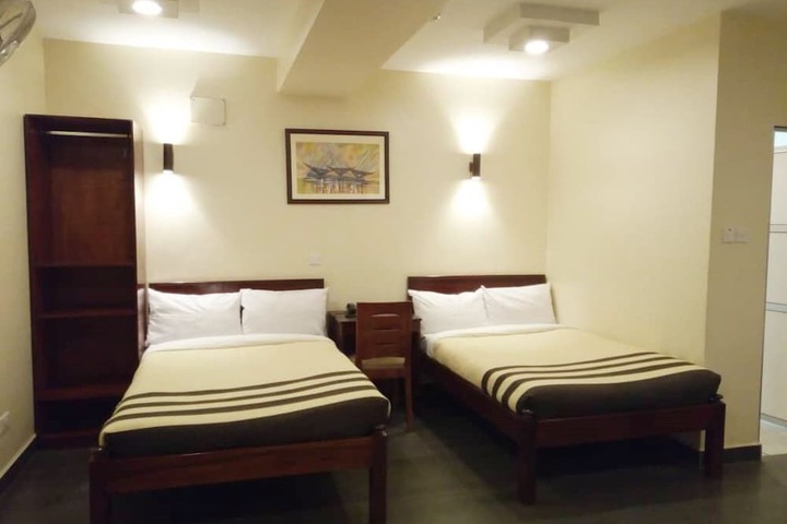 Room 9 of 32