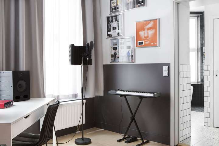 Room 32 of 58