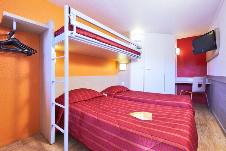 Room 3 of 32