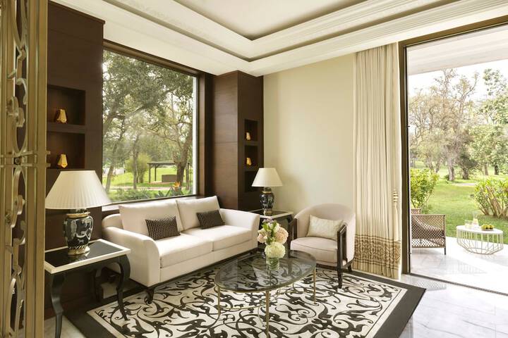 Room 21 of 102