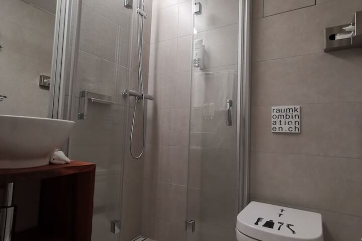 Room 90 of 111