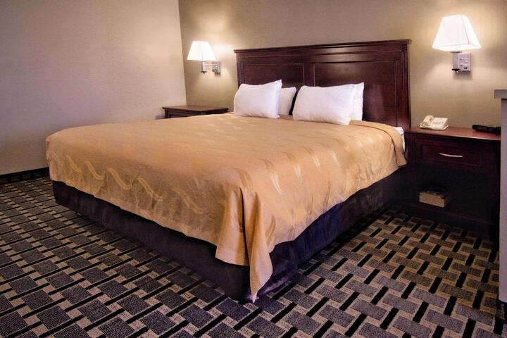 1 King Bed (8 of 13)