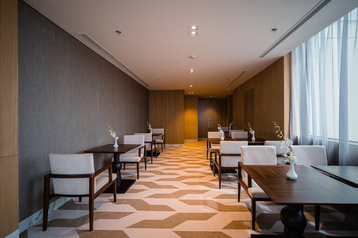 Lounge 128 of 139