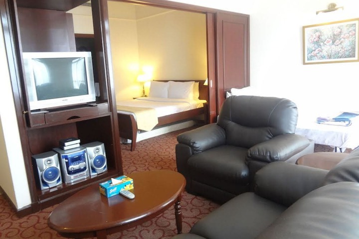 Room 14 of 28