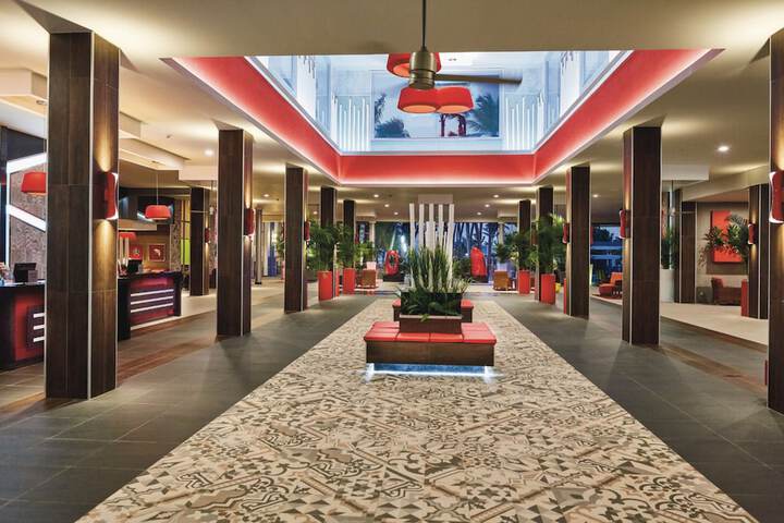 Entrance & Lobby