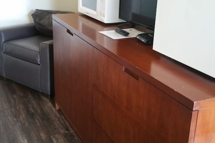Room 13 of 37