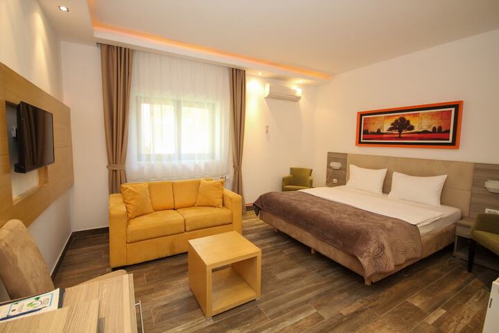 Room 8 of 35