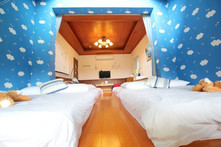 Room 18 of 33