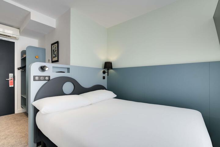 Room 10 of 52
