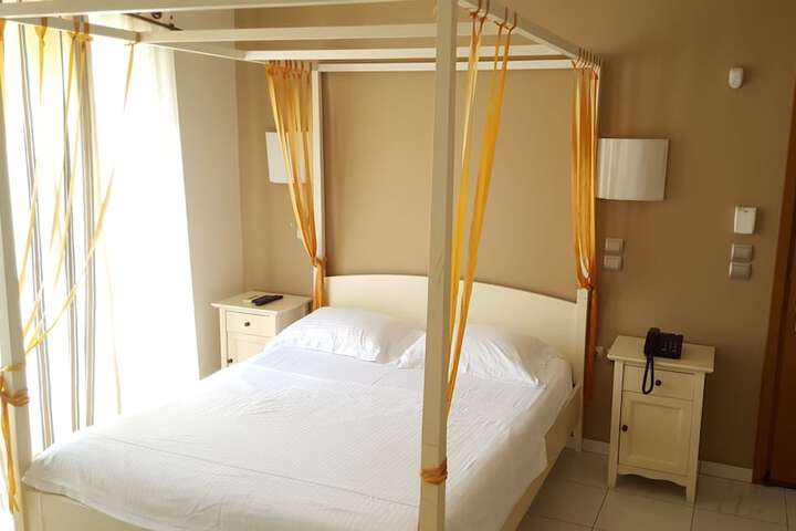 Room 5 of 33