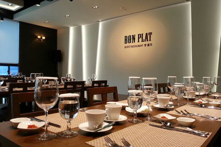 Dining 33 of 56