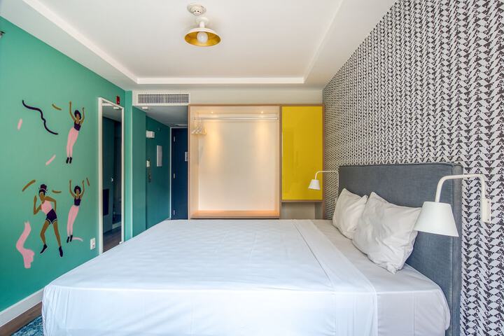 Room 8 of 30