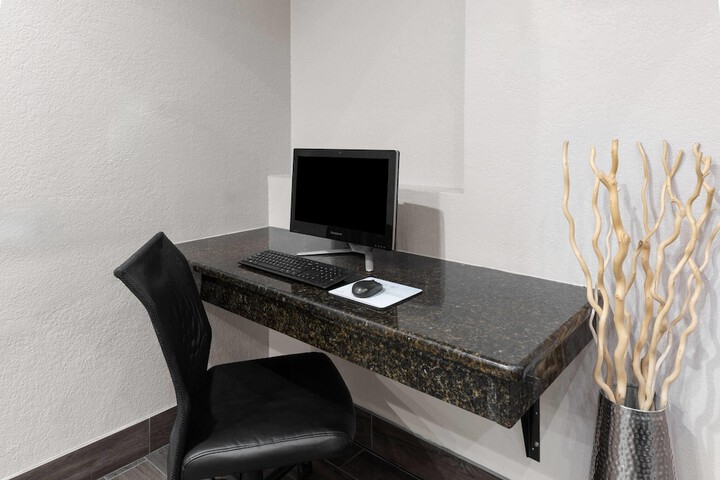 Business Center 23 of 25