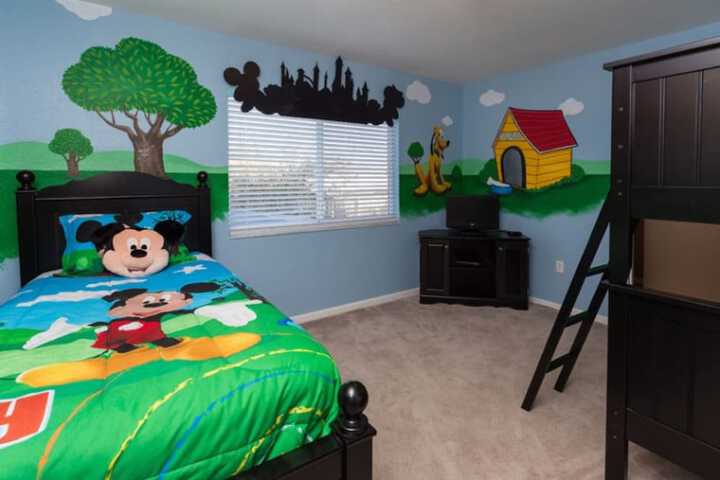 Room 8 of 87