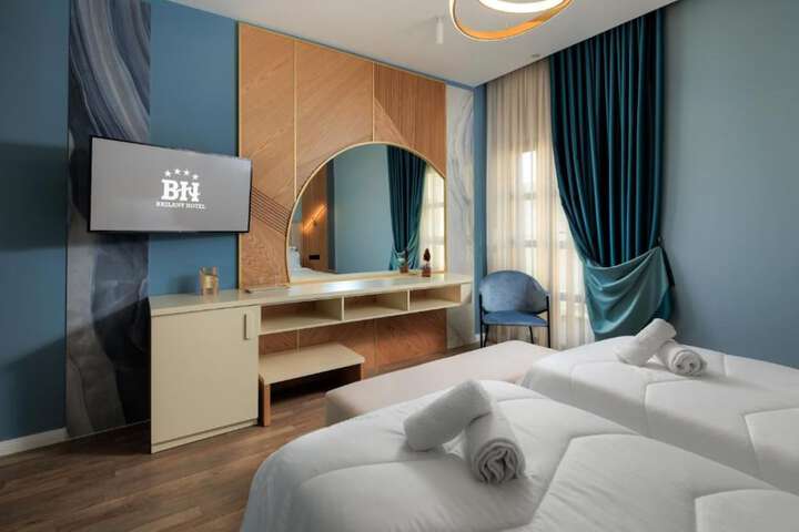 Room 6 of 71