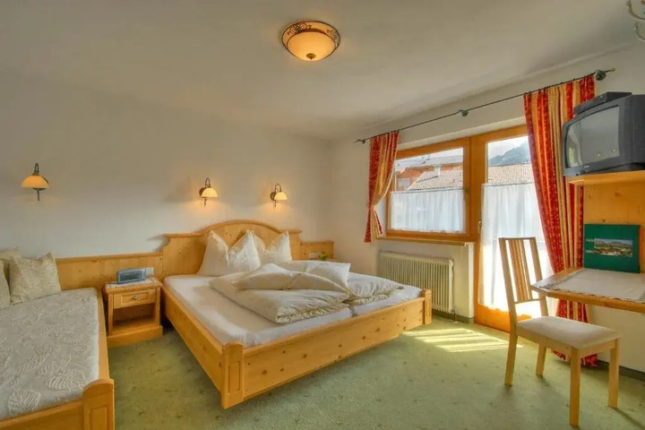 Room 3 of 7