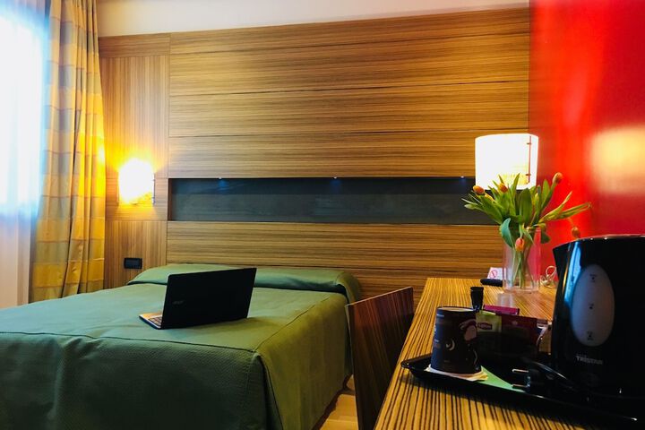 Room 8 of 48