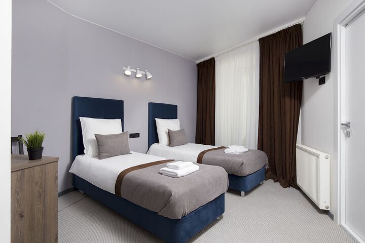 Room 5 of 20