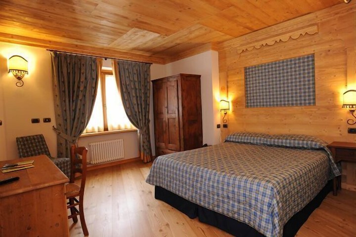 Room 10 of 44