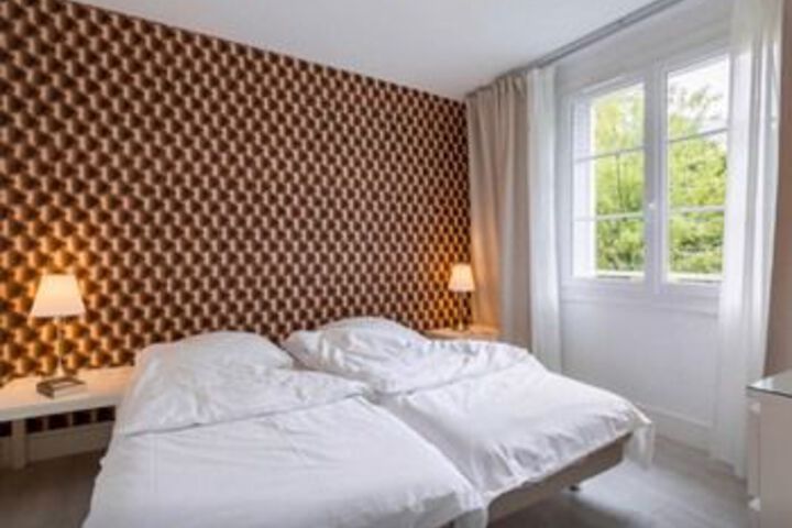 Room 33 of 68