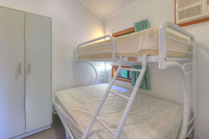 Room 2 of 33