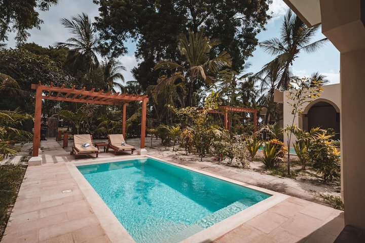 Pool 73 of 136